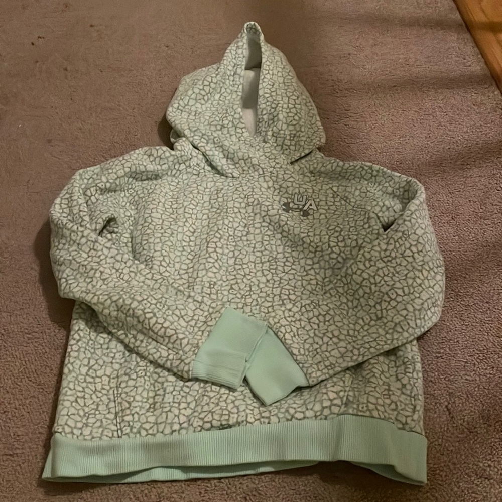 🍁 Under Armour Hoodie- Girls M